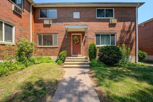 $334,900 | 66 Bishop Drive, Unit 66, Framingham, MA 01702