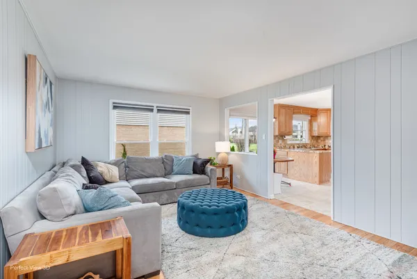 $579,000 | 1003 West Hintz Road, Arlington Heights, IL 60004