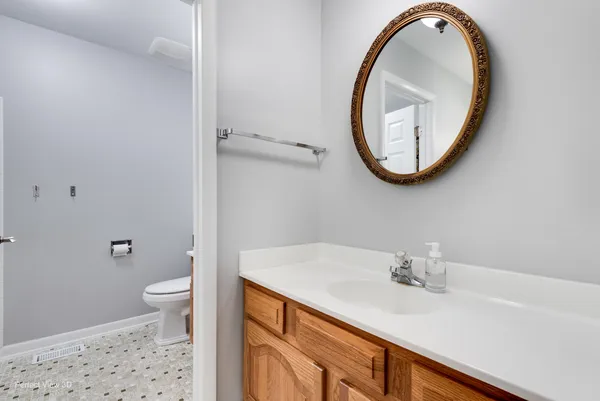$579,000 | 1003 West Hintz Road, Arlington Heights, IL 60004