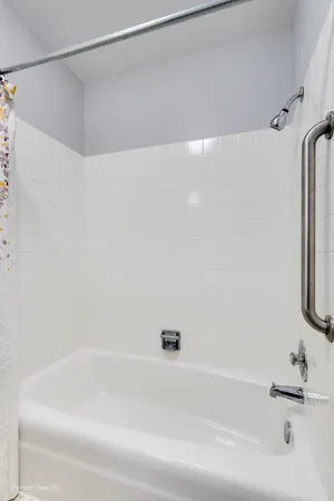 $579,000 | 1003 West Hintz Road, Arlington Heights, IL 60004