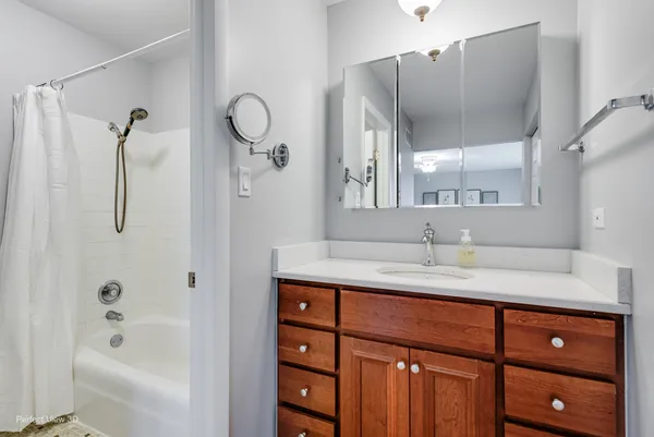 $579,000 | 1003 West Hintz Road, Arlington Heights, IL 60004