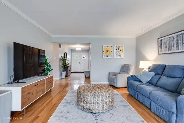 $579,000 | 1003 West Hintz Road, Arlington Heights, IL 60004