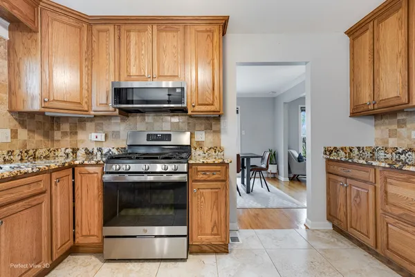 $579,000 | 1003 West Hintz Road, Arlington Heights, IL 60004