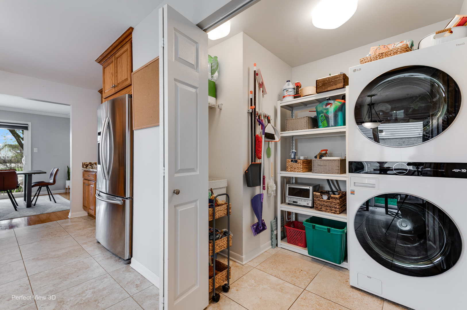 1003 West Hintz Road Arlington Heights, IL 60004 - Photo 9 of 27 a view of living room washer and dryer