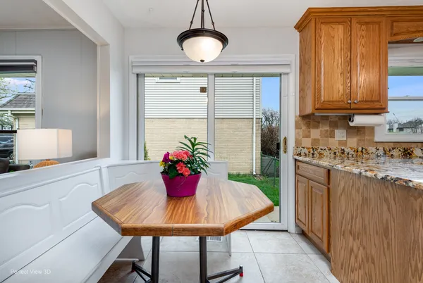 $579,000 | 1003 West Hintz Road, Arlington Heights, IL 60004