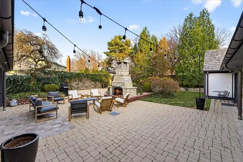 $2,150,000 | 2504 West 70th Terrace, Mission Hills, KS 66208