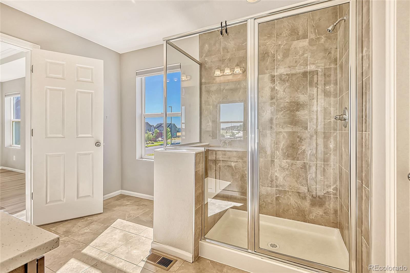 4716 Jasper Street Denver, CO 80239 - Photo 13 of 31