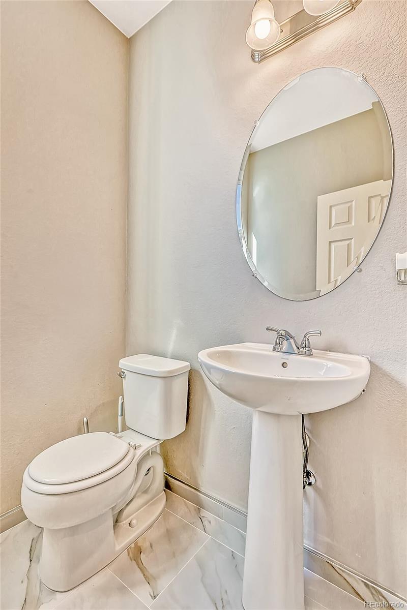 4716 Jasper Street Denver, CO 80239 - Photo 10 of 31