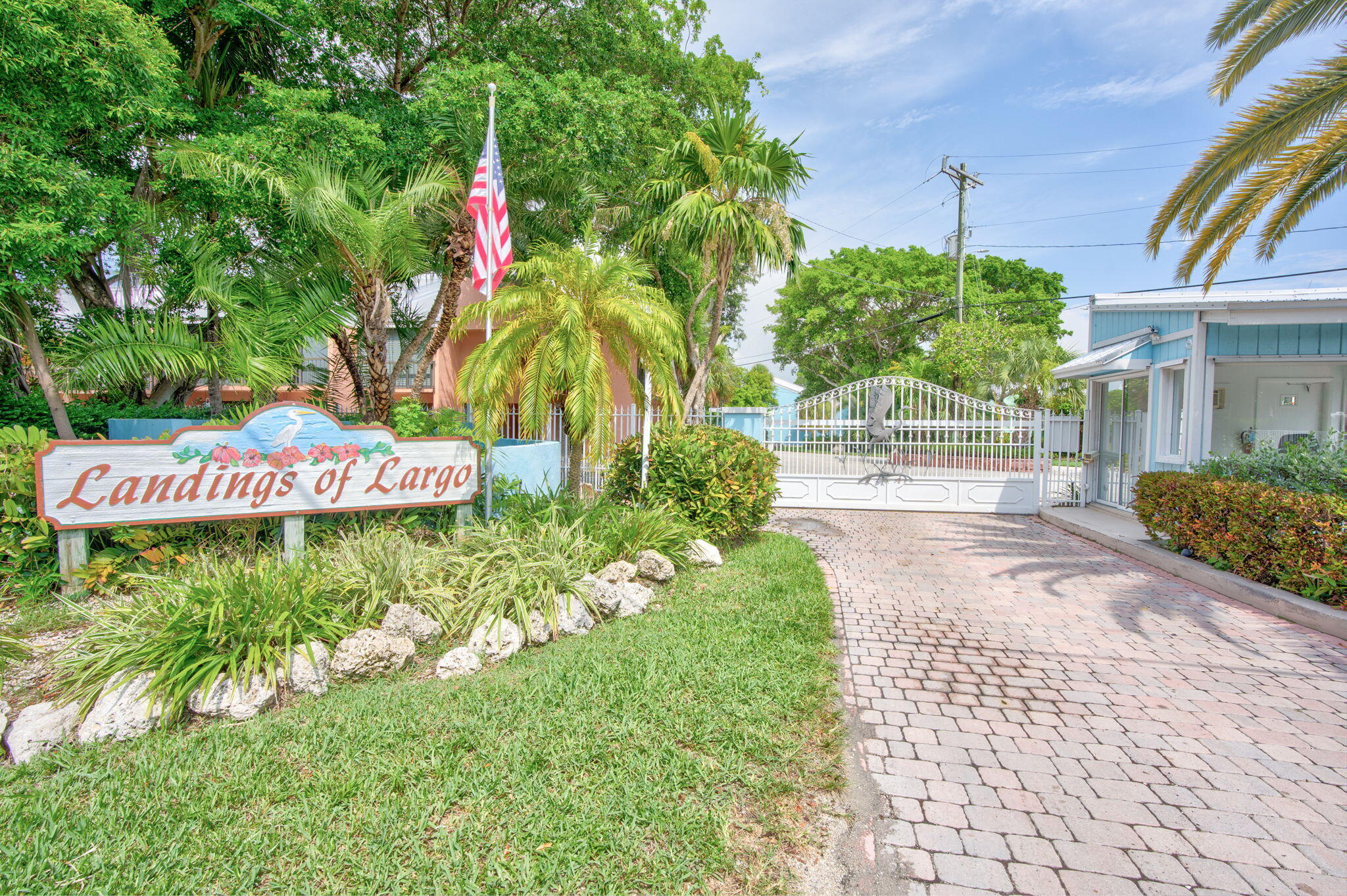 98422 Windward Avenue Key Largo, FL 33037 - Photo 42 of 44 a sign on the side of the road