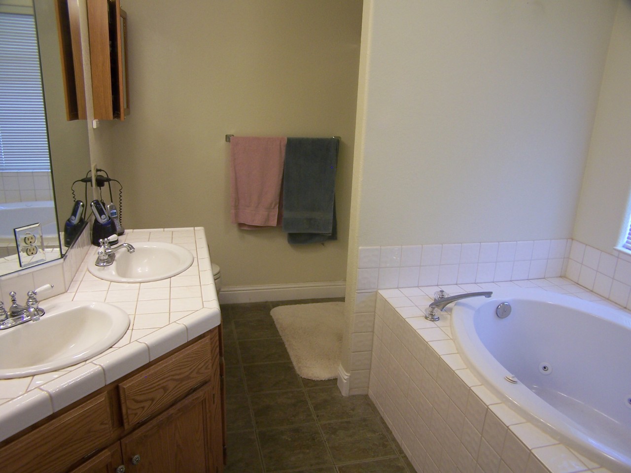 16144 Zandell Road Anderson, CA 96007 - Photo 12 of 24 Master Bath w/ dual sink vanity