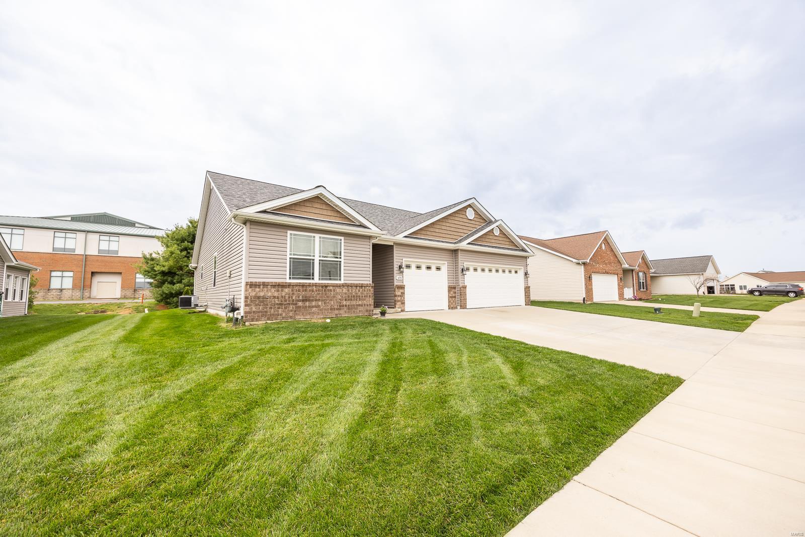 3490 Chippewa Drive Belleville, IL 62221 - Photo 2 of 35