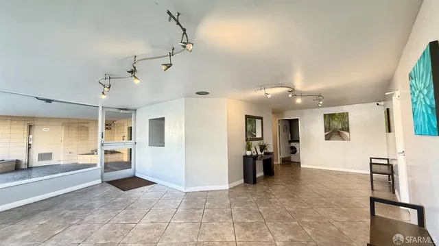 $425,000 | 330 Vernon Street, Unit 111, Oakland, CA 94610