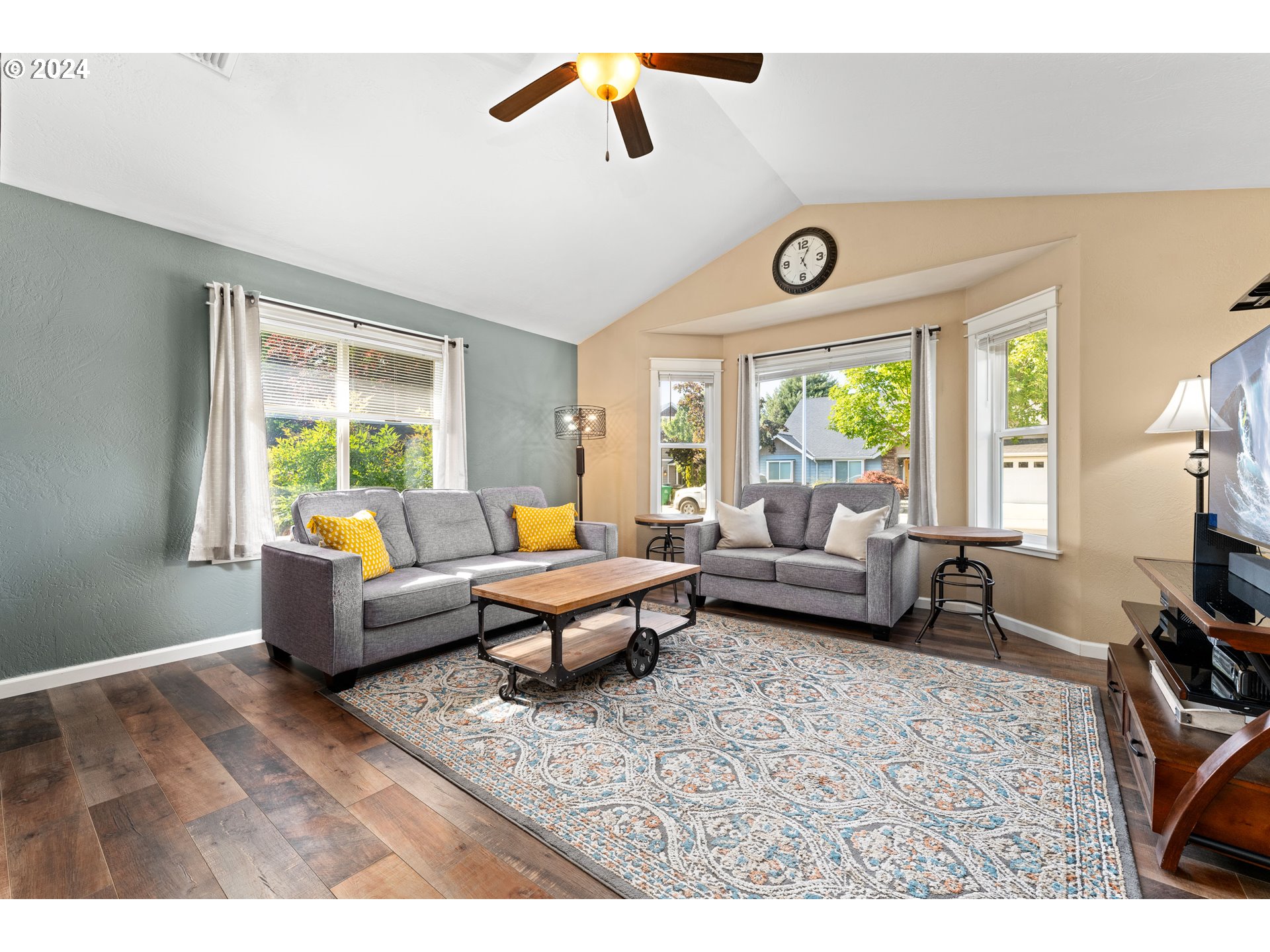 159 Southeast Yorktown Road Grants Pass, OR 97527 - Photo 5 of 33 Gallery Image 5