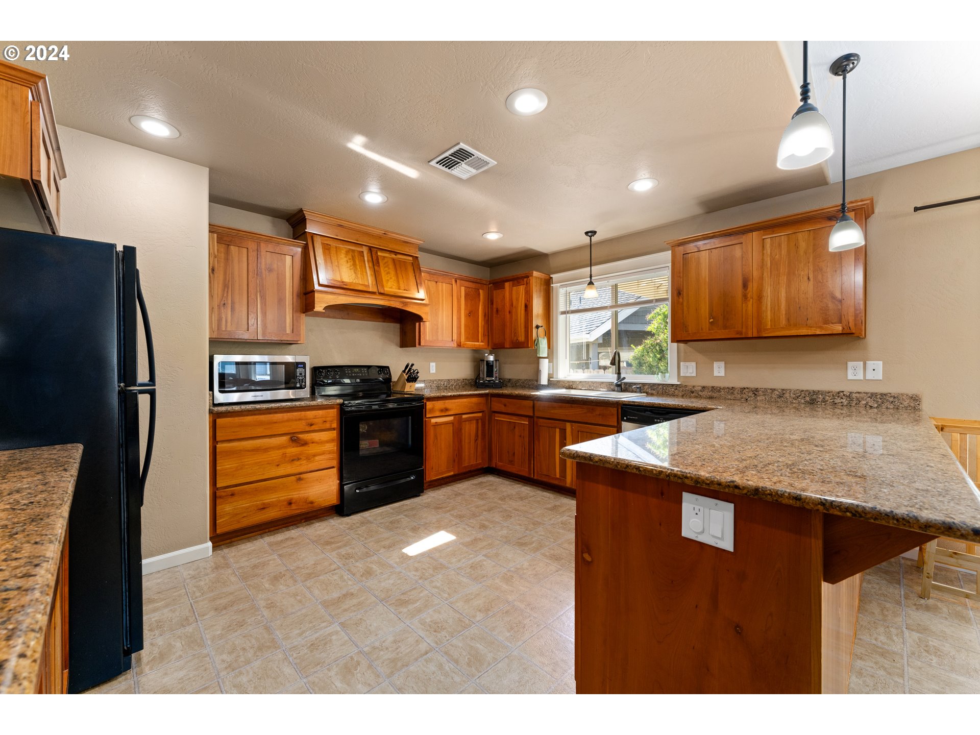 159 Southeast Yorktown Road Grants Pass, OR 97527 - Photo 10 of 33 Gallery Image 10