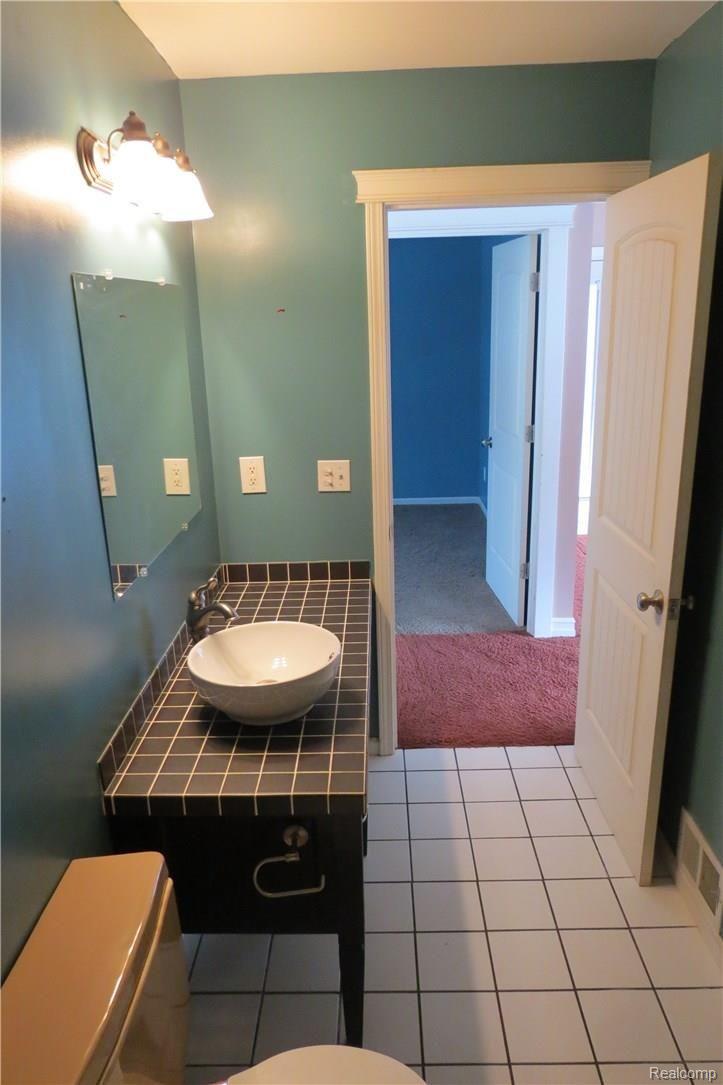 4210 5 Lakes Road North Branch, MI 48461 - Photo 17 of 40 MASTOR BATHROOM