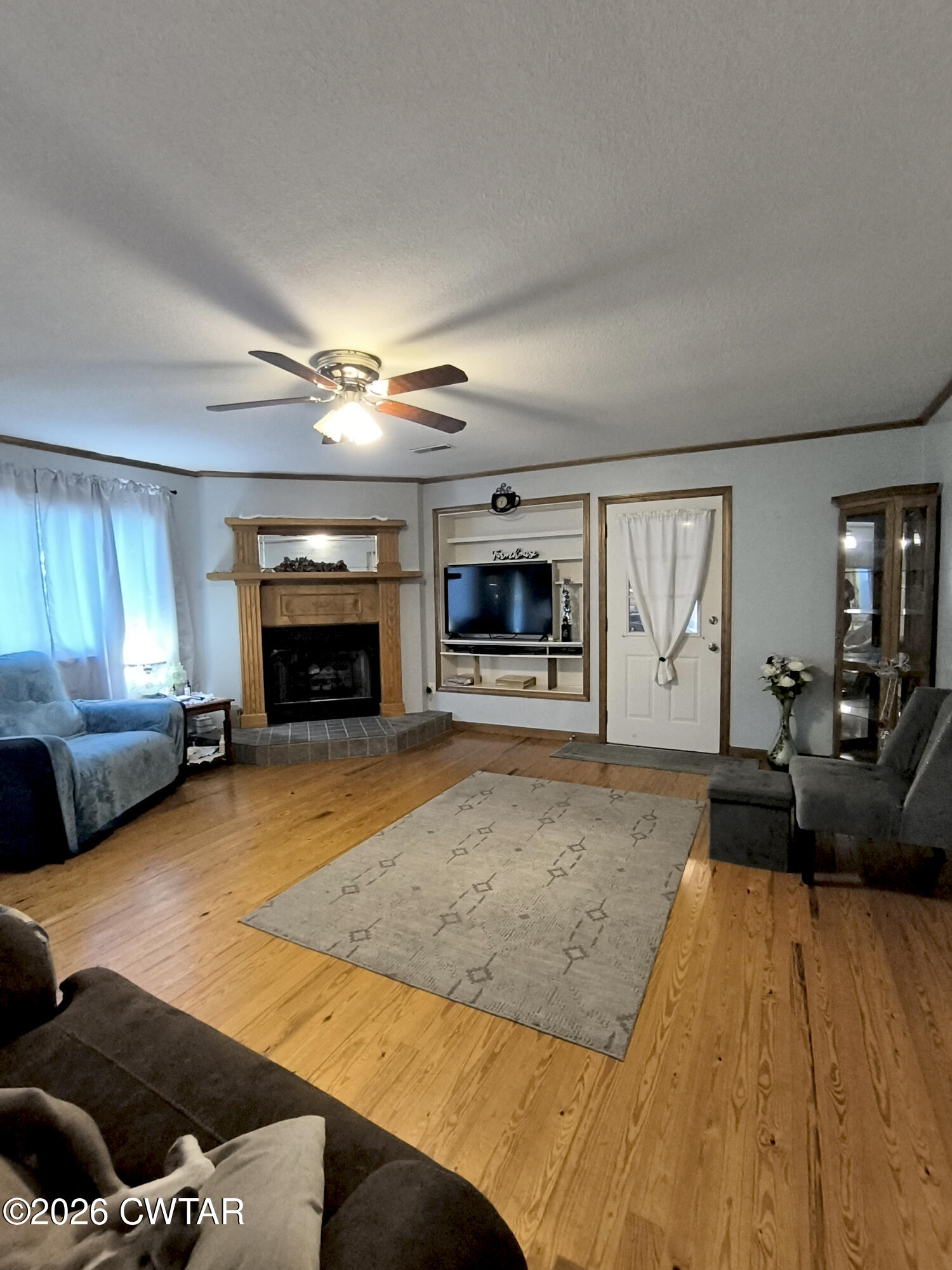 9945 Elkhorn Road Springville, TN 38256 - Photo 10 of 33 living room
