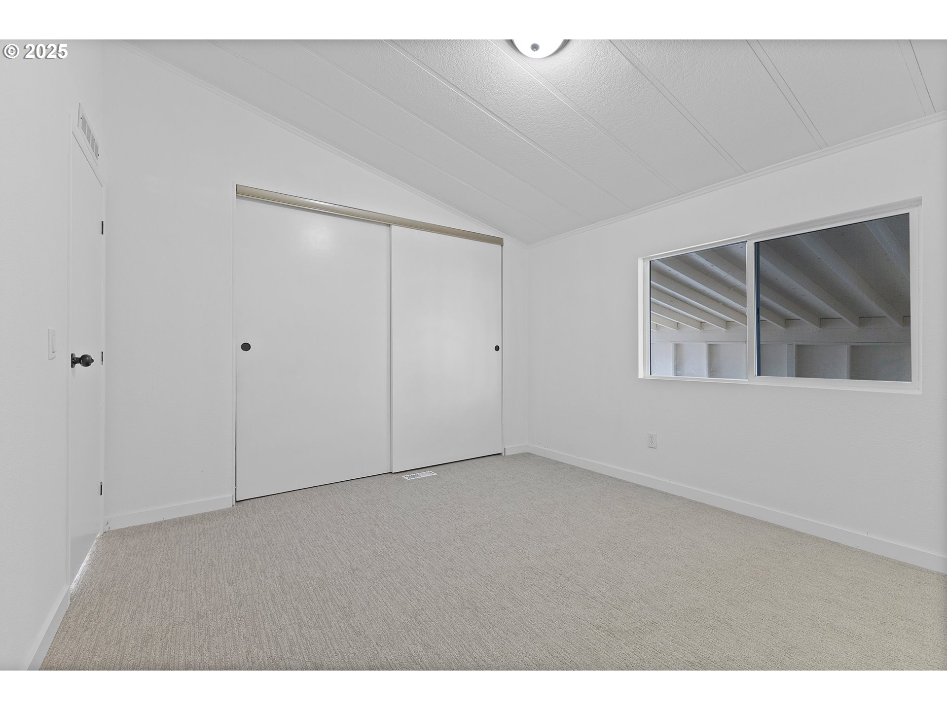 1901 Southeast Minter Bridge Road, Unit 20 Hillsboro, OR 97123 - Photo 12 of 17