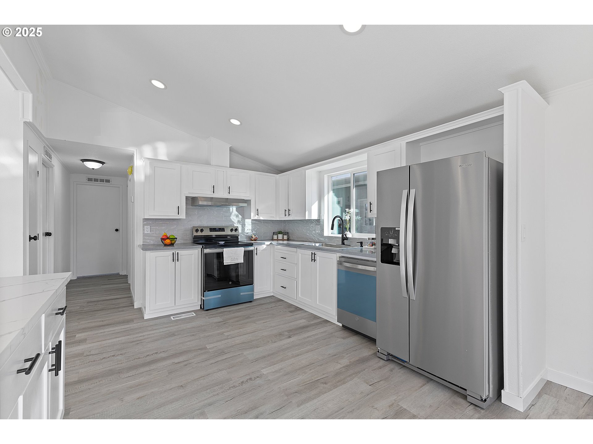 1901 Southeast Minter Bridge Road, Unit 20 Hillsboro, OR 97123 - Photo 4 of 17