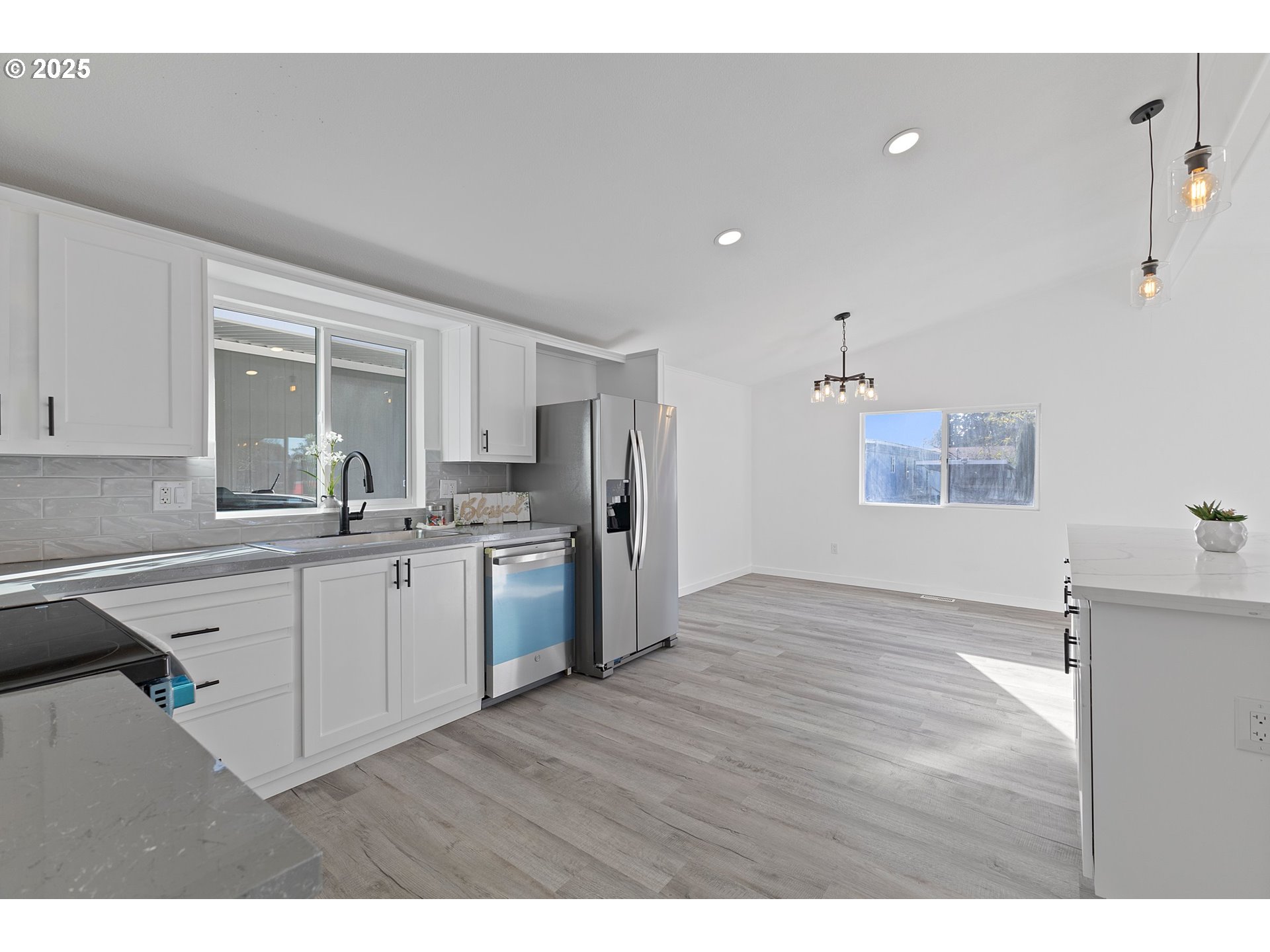 1901 Southeast Minter Bridge Road, Unit 20 Hillsboro, OR 97123 - Photo 5 of 17