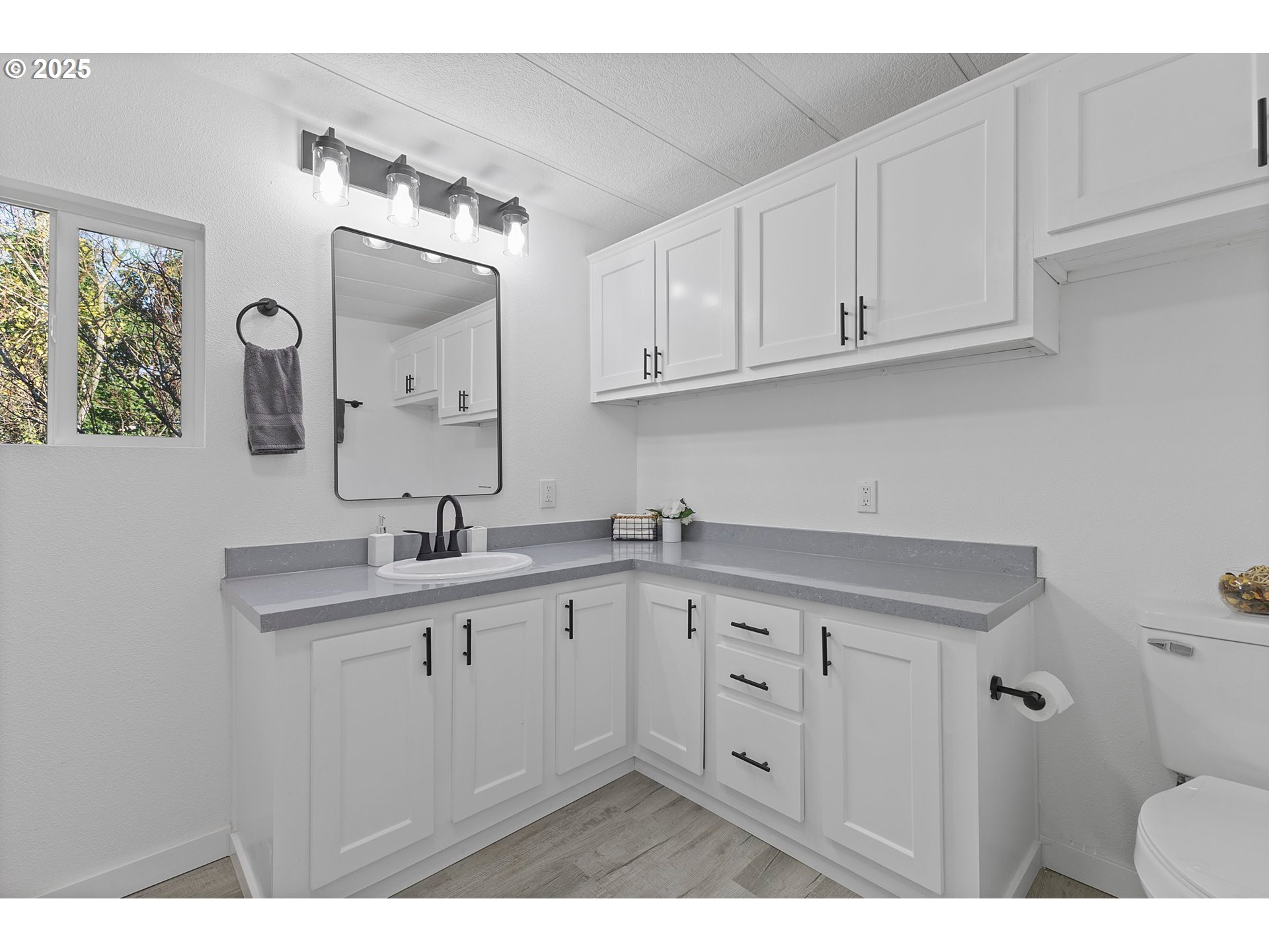 1901 Southeast Minter Bridge Road, Unit 20 Hillsboro, OR 97123 - Photo 10 of 17