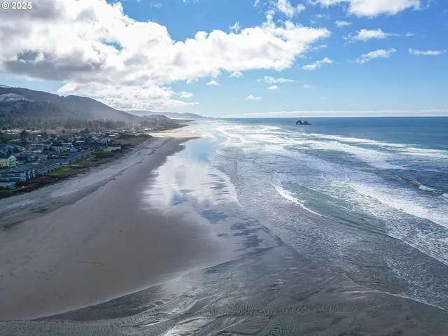 $455,000 | 300 North Pacific Street, Unit 37, Rockaway Beach, OR 97136