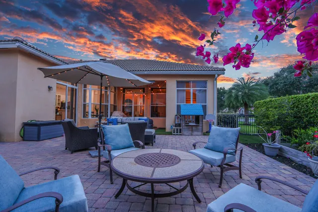 $1,099,995 | 146 Magnolia Way, Tequesta, FL 33469