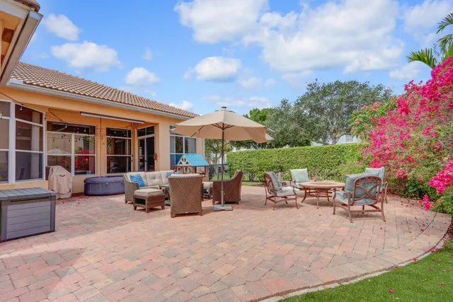 $1,099,995 | 146 Magnolia Way, Tequesta, FL 33469