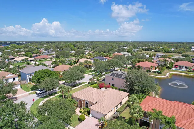 $1,099,995 | 146 Magnolia Way, Tequesta, FL 33469