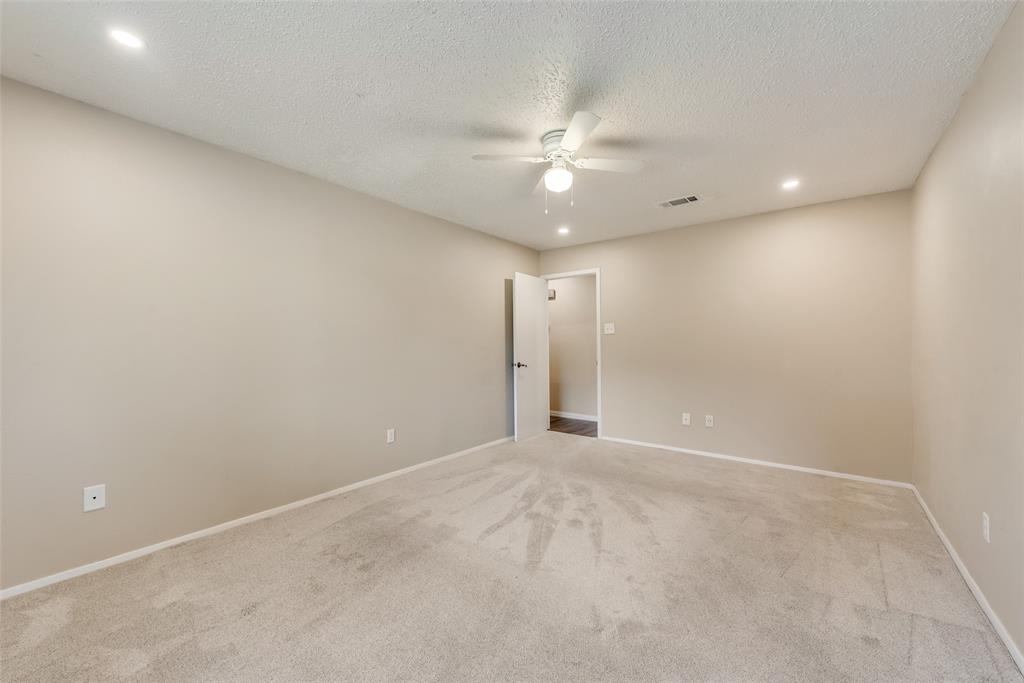 512 West Oakdale Road Irving, TX 75060 - Photo 23 of 39