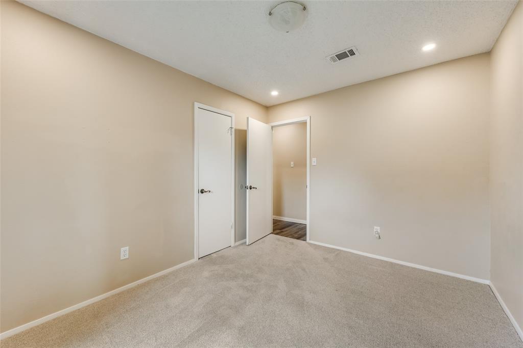 512 West Oakdale Road Irving, TX 75060 - Photo 26 of 39