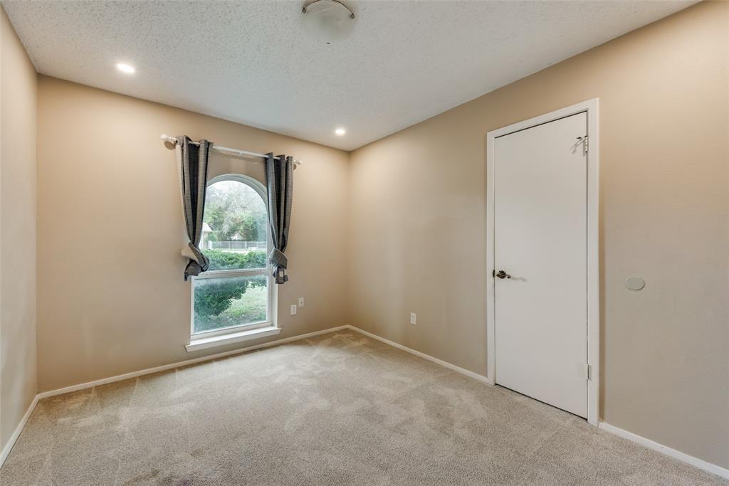 512 West Oakdale Road Irving, TX 75060 - Photo 28 of 39