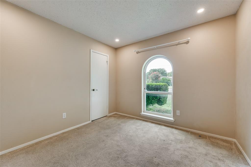 512 West Oakdale Road Irving, TX 75060 - Photo 34 of 39