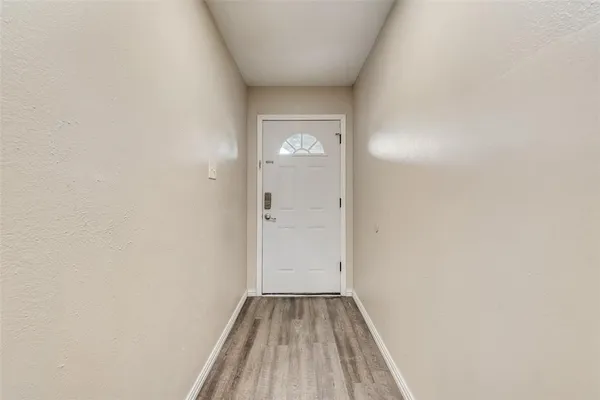 $2,150 | 512 West Oakdale Road, Irving, TX 75060