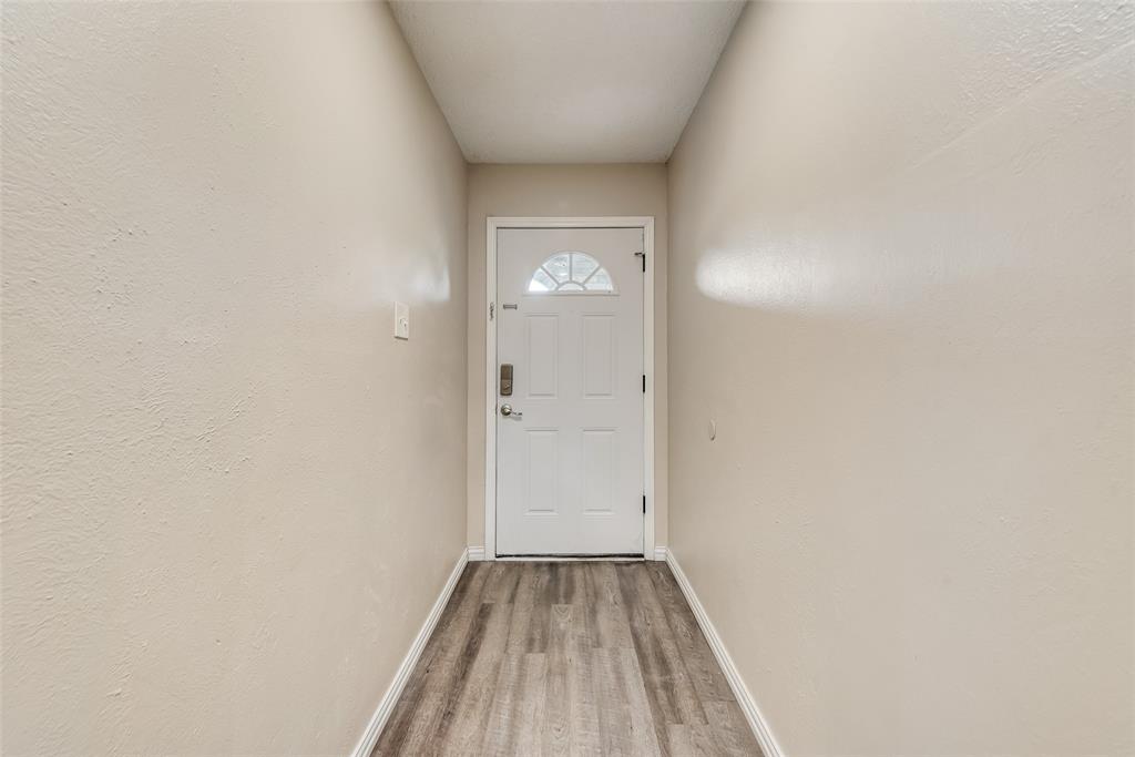 512 West Oakdale Road Irving, TX 75060 - Photo 8 of 39