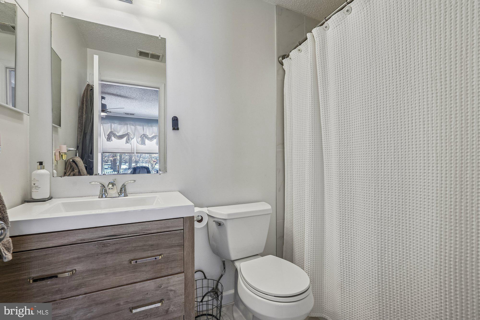 2812 Clear Shot Drive, Unit 833 Silver Spring, MD 20906 - Photo 17 of 31 Primary Bath