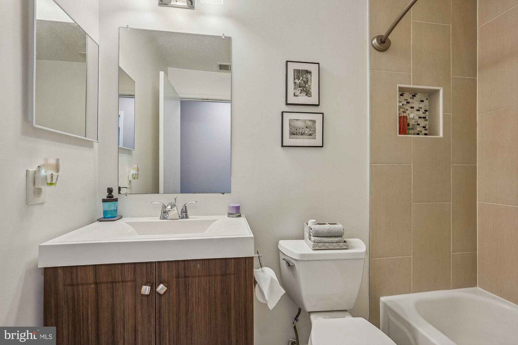 2812 Clear Shot Drive, Unit 833 Silver Spring, MD 20906 - Photo 20 of 31 Bath