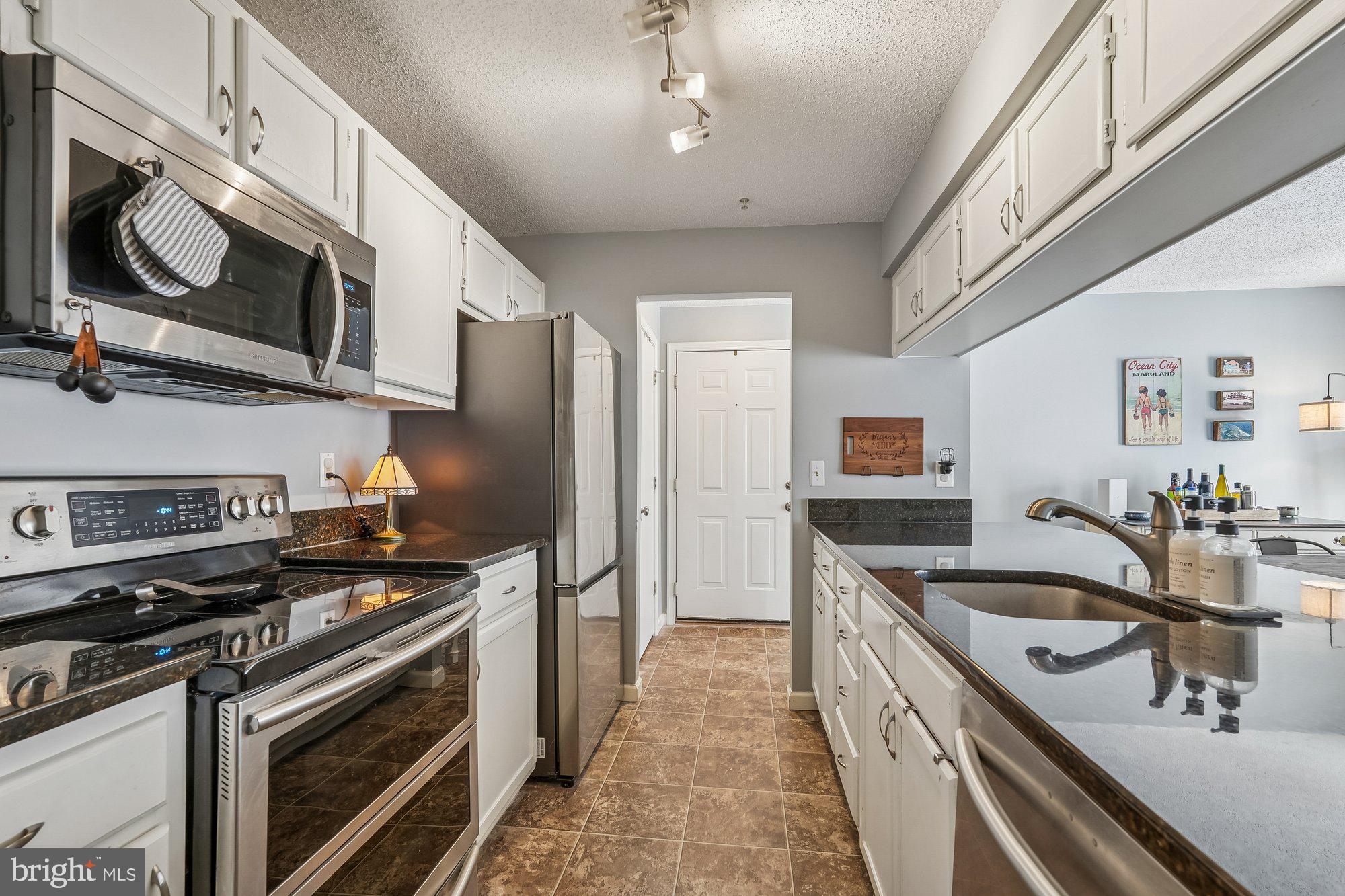 2812 Clear Shot Drive, Unit 833 Silver Spring, MD 20906 - Photo 4 of 31 Kitchen