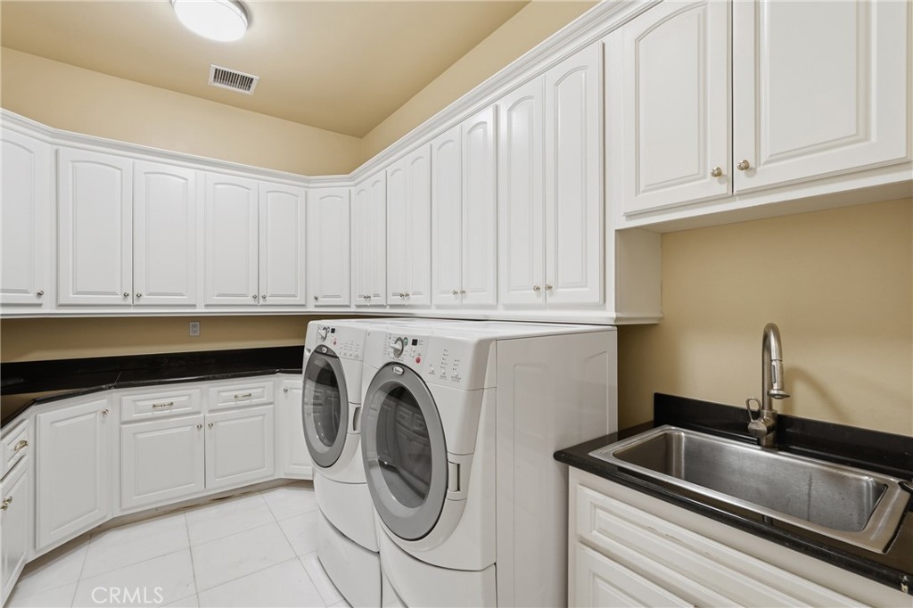 7252 Boice Lane Riverside, CA 92506 - Photo 30 of 59 Large laundry room