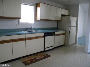 124 Leeward Road Manahawkin, NJ 08050 - Photo 8 of 24 Gallery Image 8