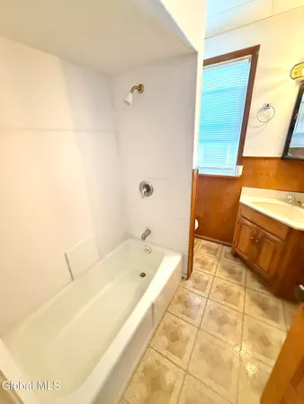 $1,500 | 1826 Campbell Avenue, Unit 2, Schenectady, NY 12306