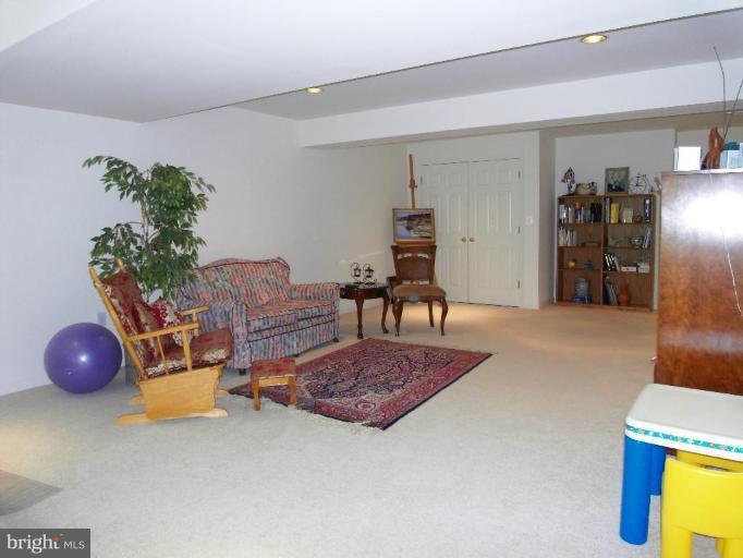 13339 Copper Ridge Road Germantown, MD 20874 - Photo 11 of 20 a living room with furniture and a table