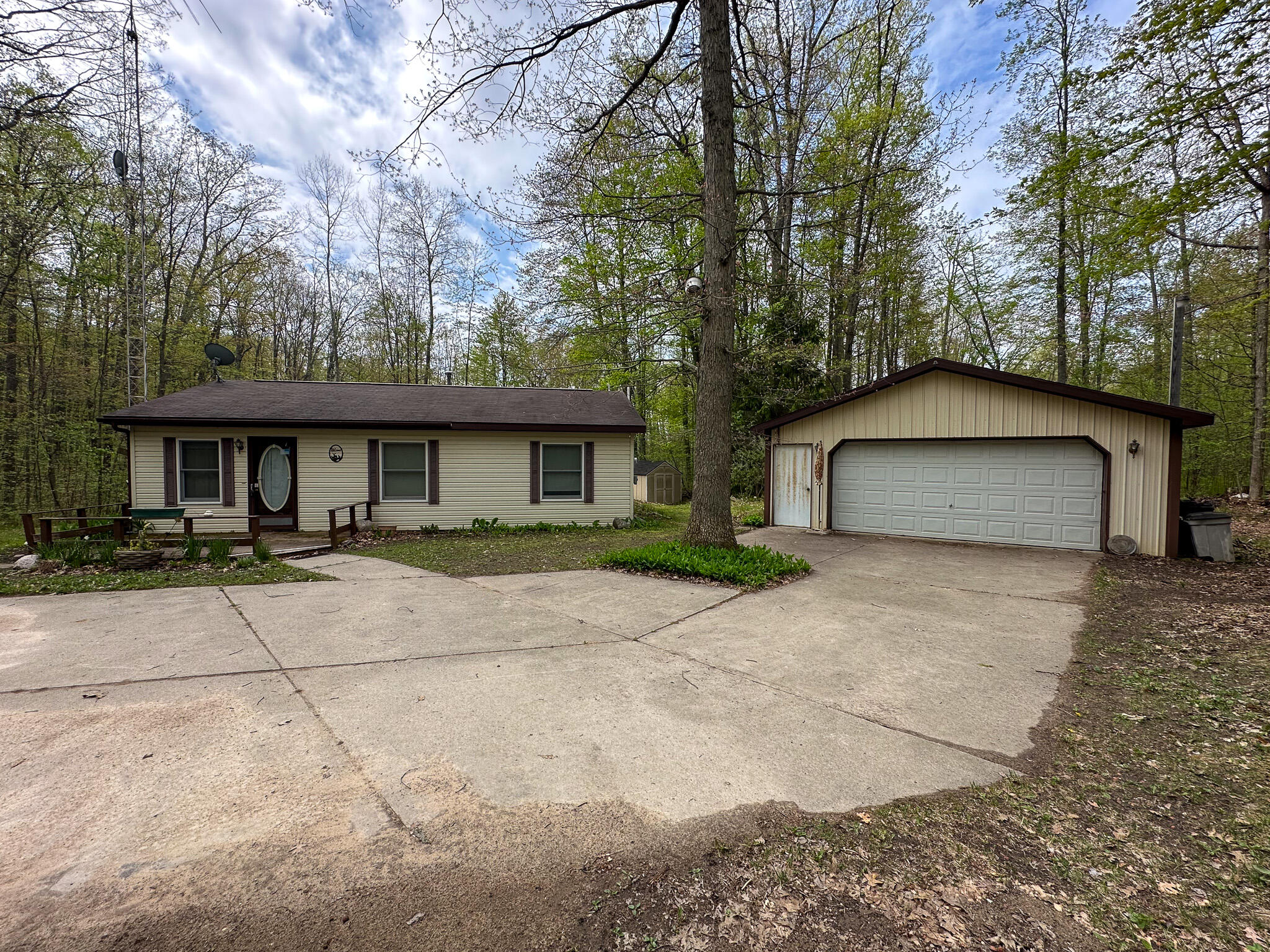2081 Deer Lake Road Harrison, MI 48625 - Photo 11 of 42 Front House Close