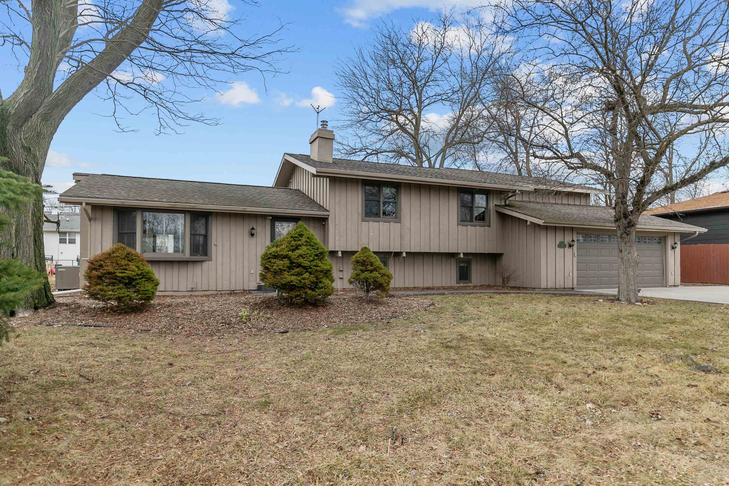 1268 Mayer Street Menasha, WI 54952 - Photo 3 of 52