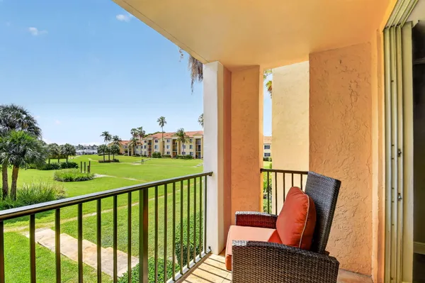 $2,600 | 135 Yacht Club Way, Unit 204, Hypoluxo, FL 33462