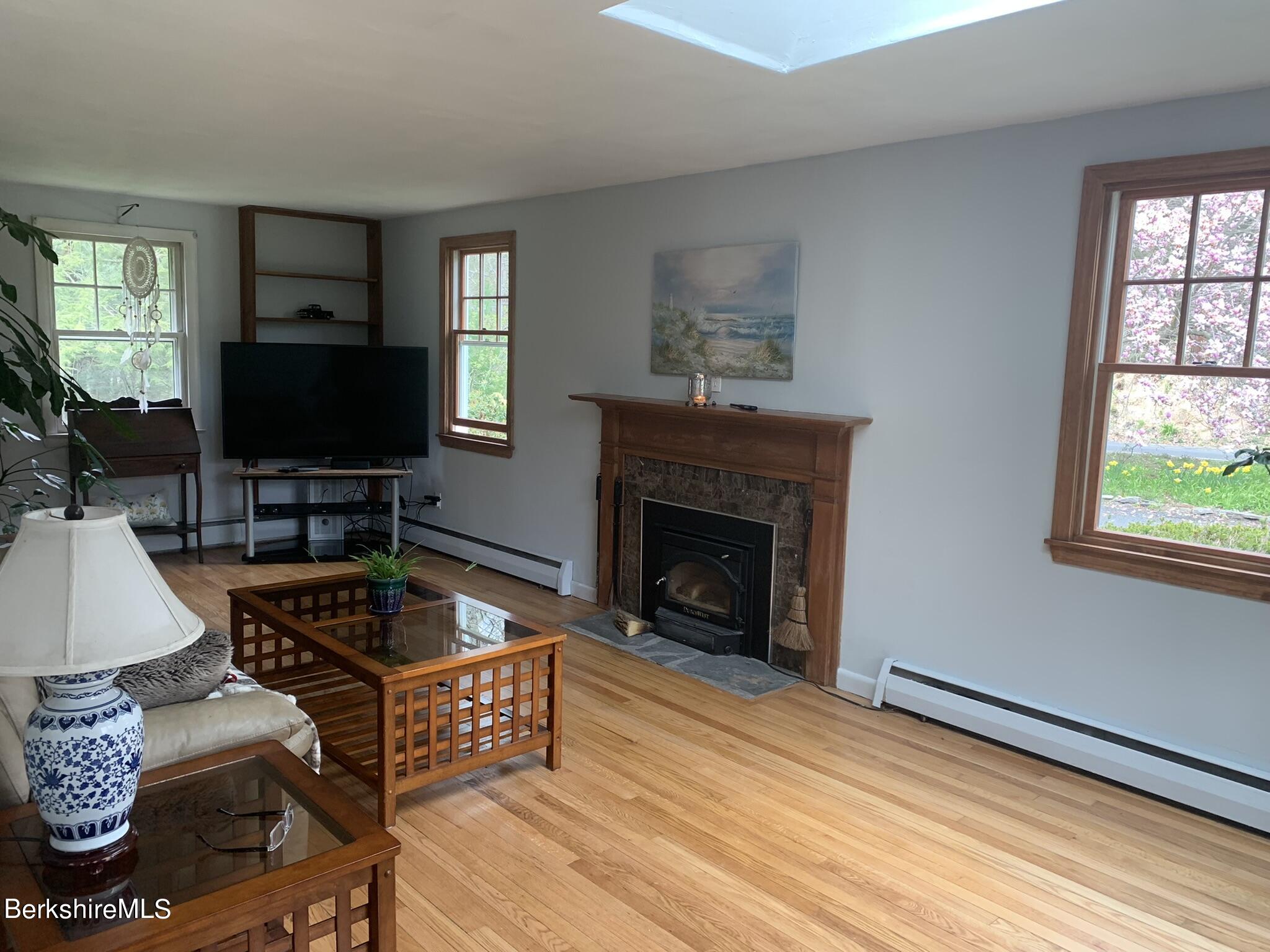 1074 General Knox Road Russell, MA 01071 - Photo 15 of 41 Living