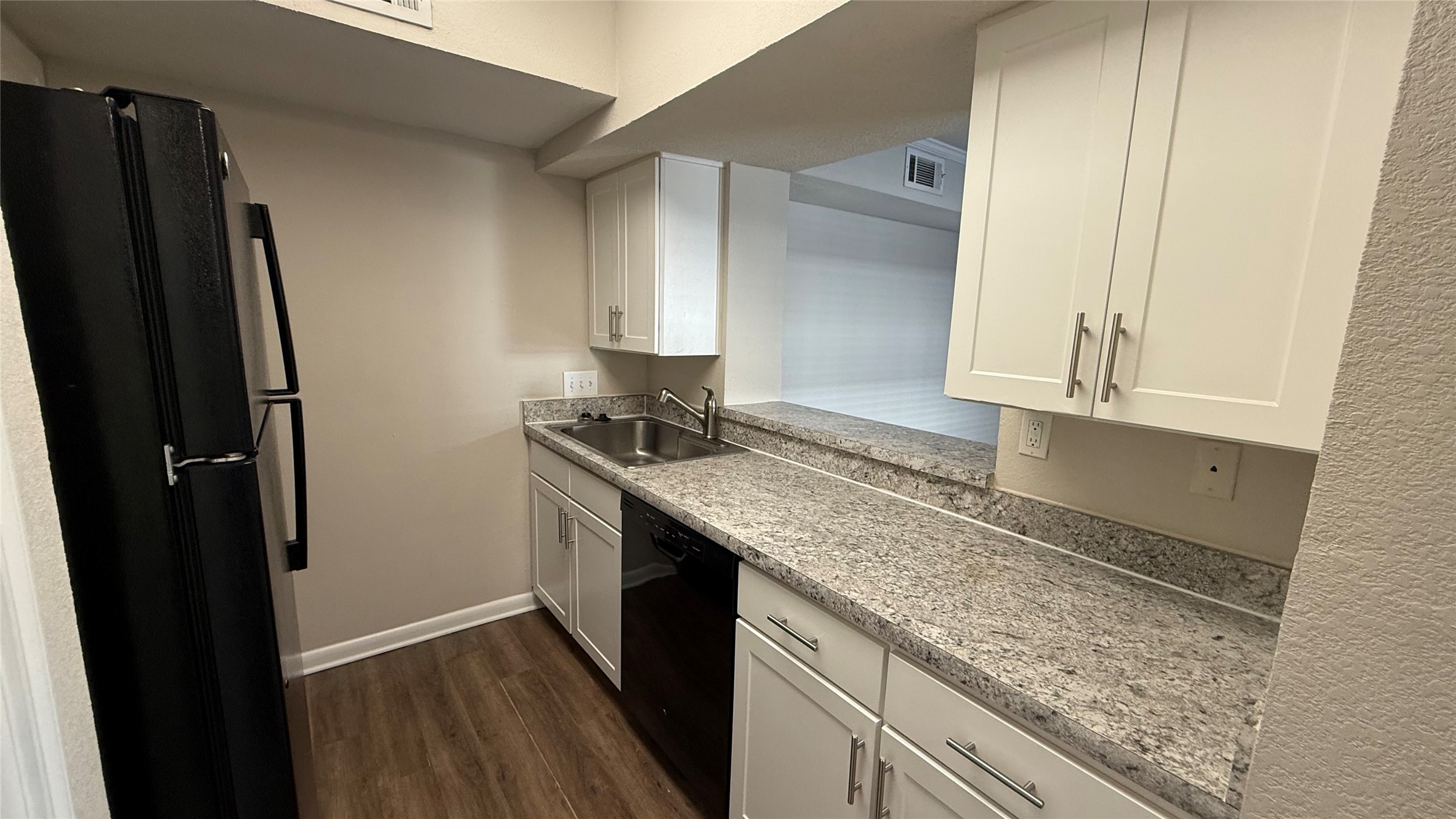 7315 Brompton Street, Unit 103B Houston, TX 77025 - Photo 3 of 9