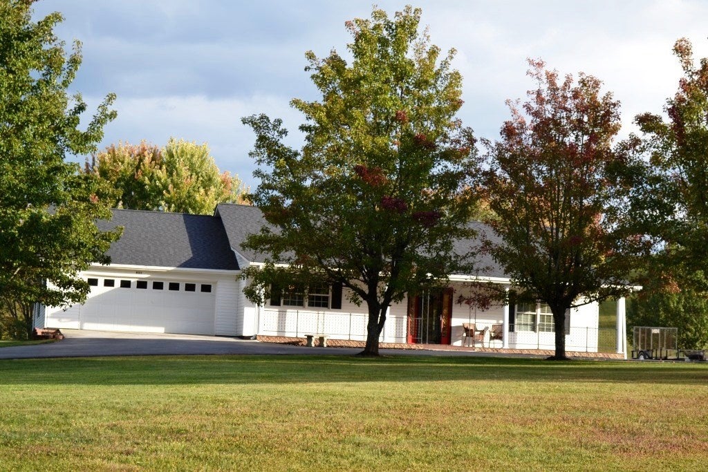 951 Country View Road Rural Retreat, VA 24368 - Photo 4 of 40 Gallery Image 4
