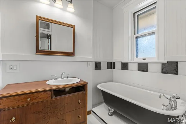 $180,000 | 1912 Adelaide Avenue, St. Louis, MO 63107