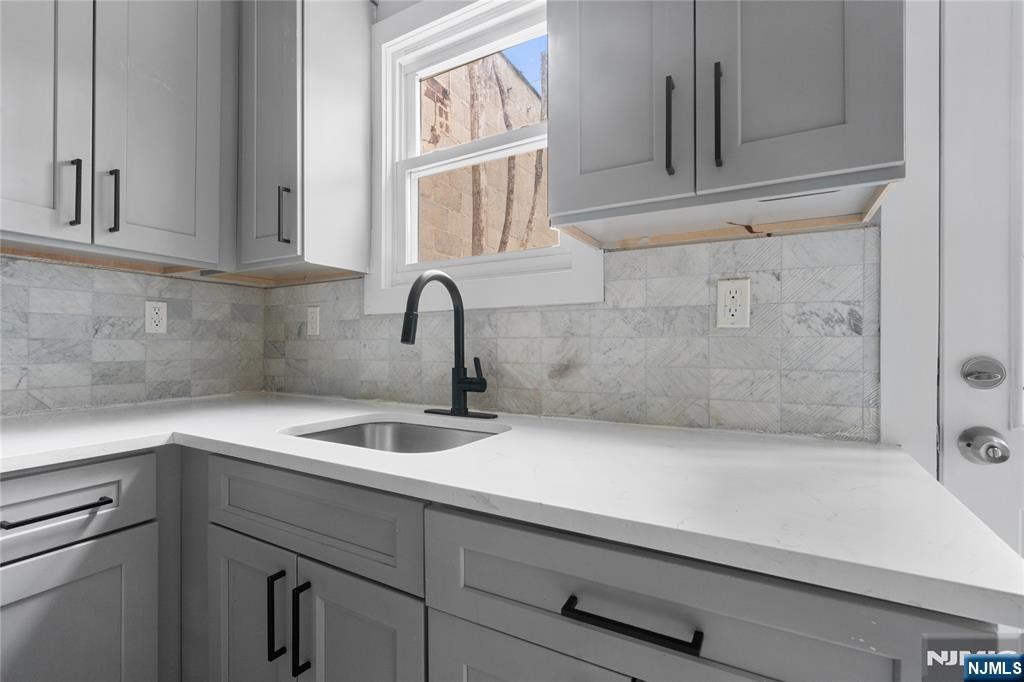 654 South 12th Street Newark, NJ 07103 - Photo 5 of 25