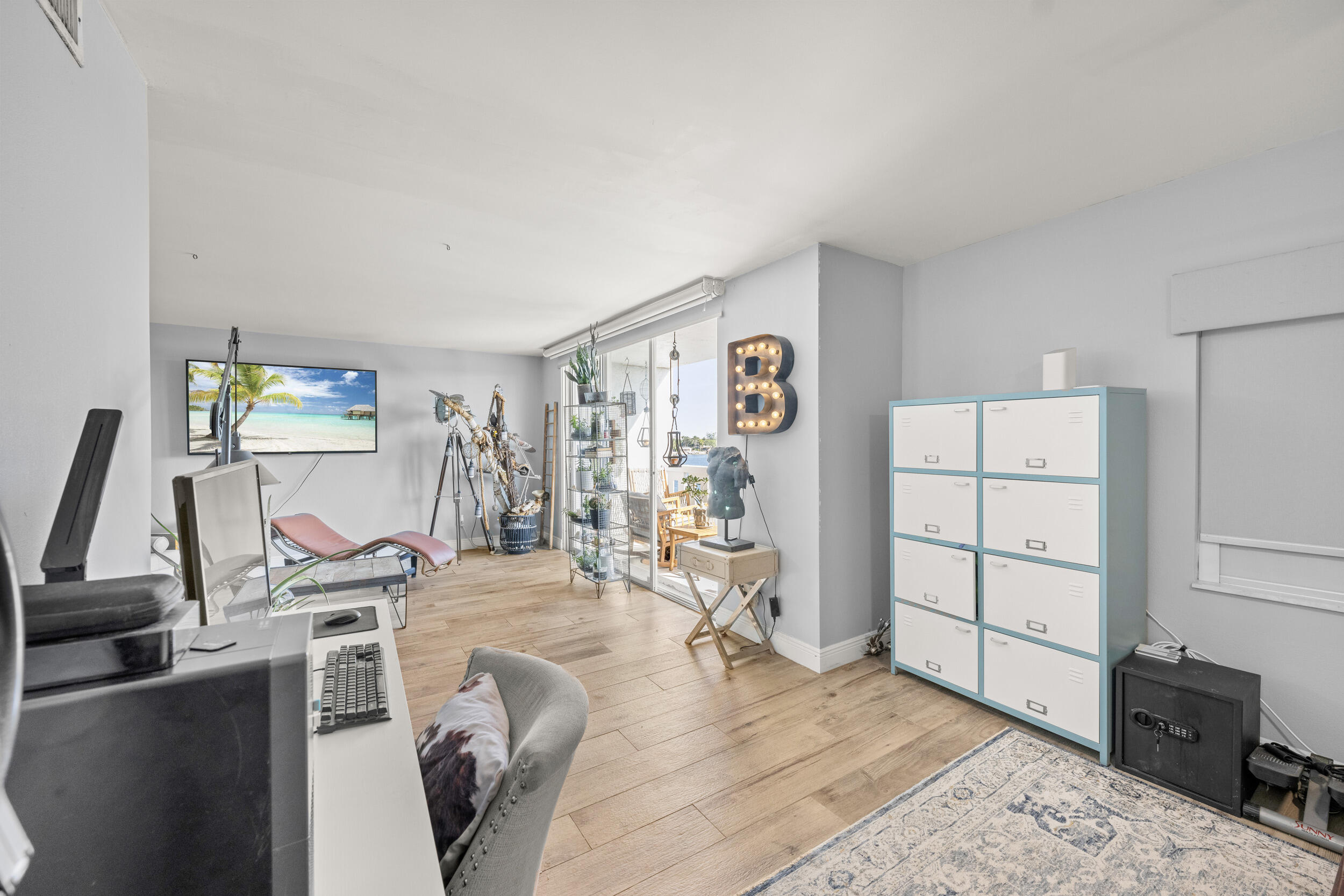 231 East Lantana Road, Unit 402 Lantana, FL 33462 - Photo 11 of 36 Master Suite